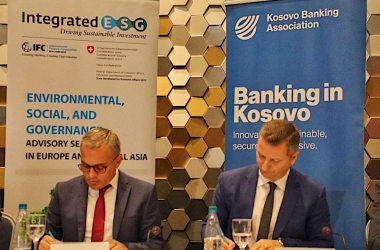 Nënshkruhet marrëveshje e bashkëpunimit për promovimin e Financimit të Qëndrueshëm dhe standardeve Ambientale, Sociale dhe Qeverisëse në sektorin bankar në Republikën e Kosovës